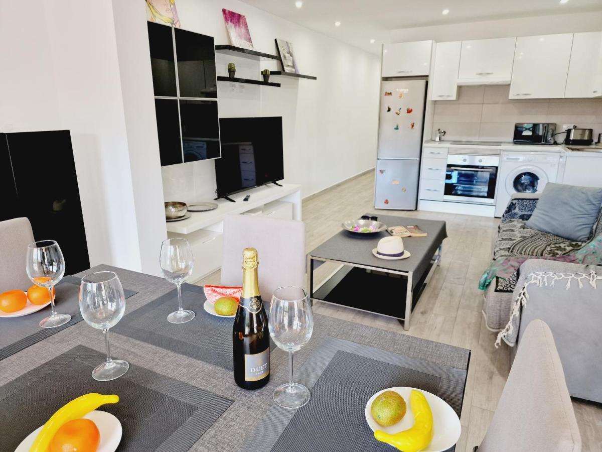 Luxury San Marino Apartment & Pool View Лос Кристианос Екстериор снимка