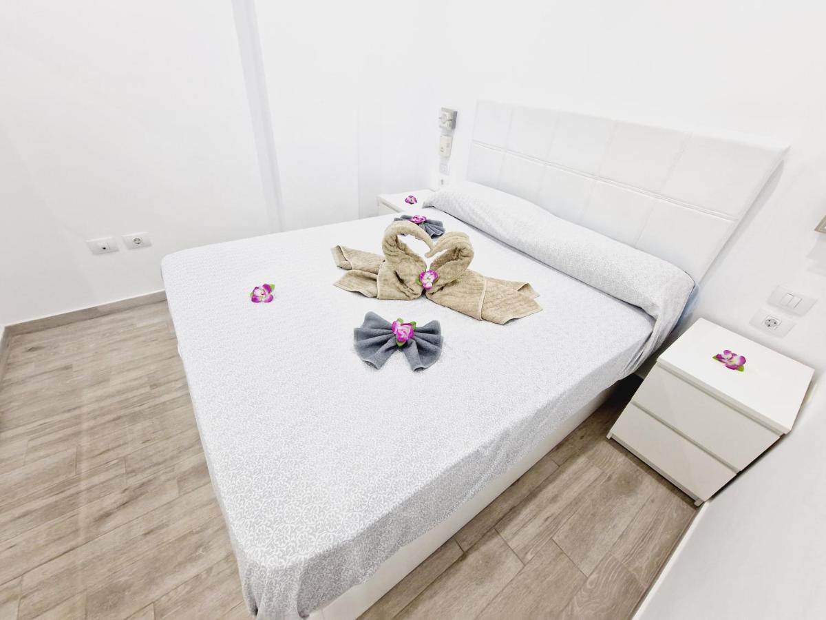 Luxury San Marino Apartment & Pool View Лос Кристианос Екстериор снимка